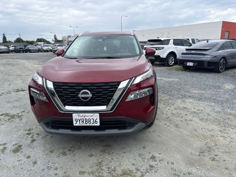 Used 2023 Nissan Rogue SV w/ SV Premium B Package FWD image 2