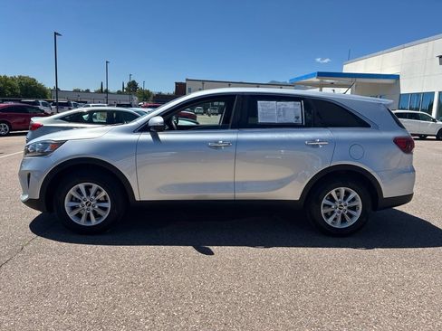 Used 2020 Kia Sorento L FWD image 2