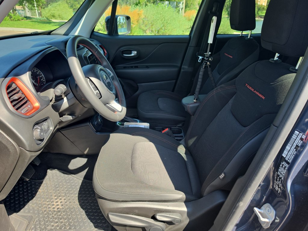 Used 2023 Jeep Renegade Trailhawk AWD/4WD image 11