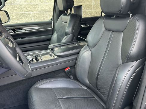 Used 2022 Jeep Wagoneer Series III w/ Convenience Group I AWD/4WD image 8