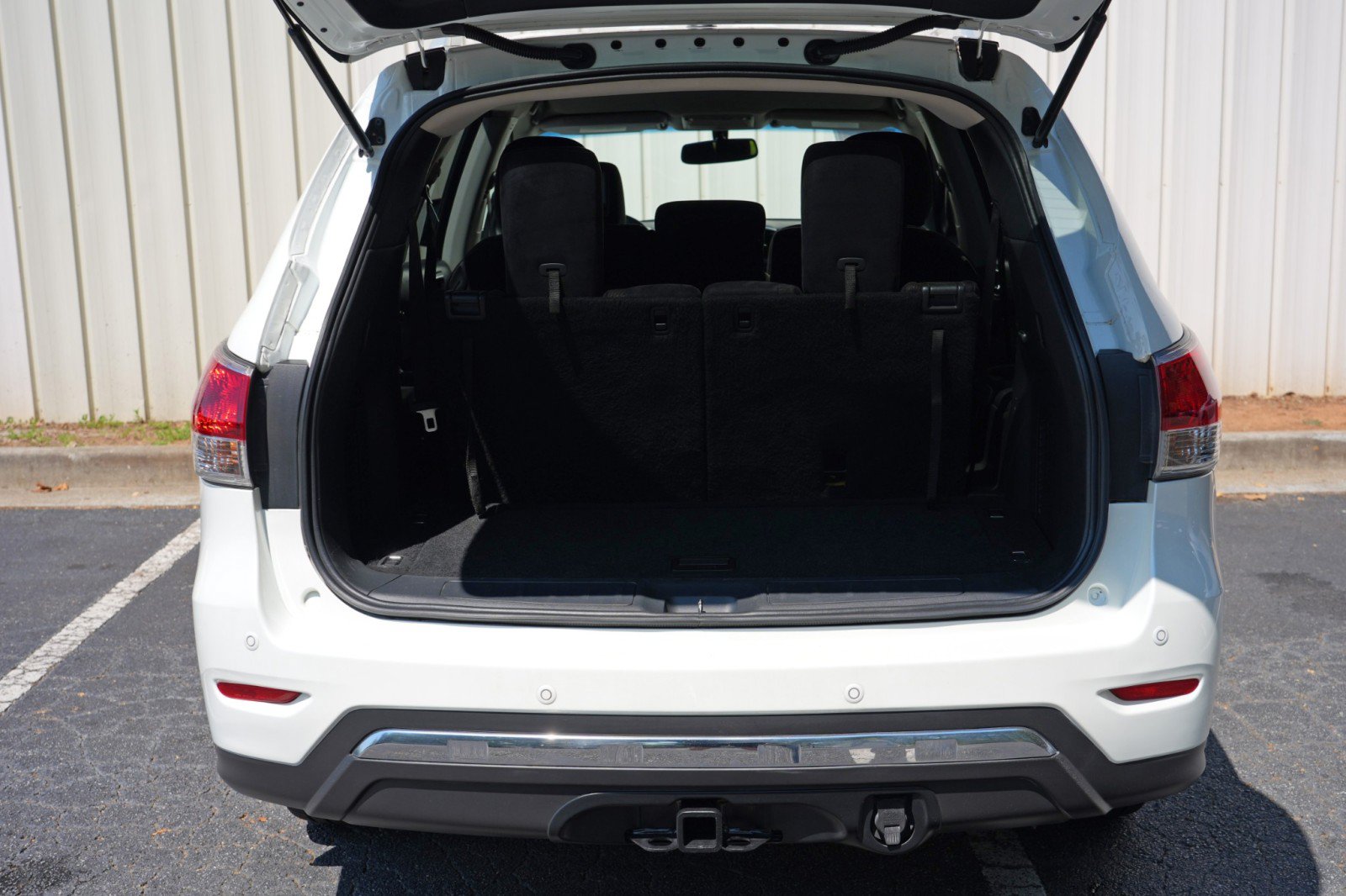 Used 2015 Nissan Pathfinder SV w/ Trailer Tow Package FWD image 9