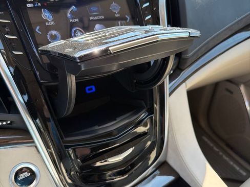 Used 2020 Cadillac Escalade Luxury AWD/4WD image 19