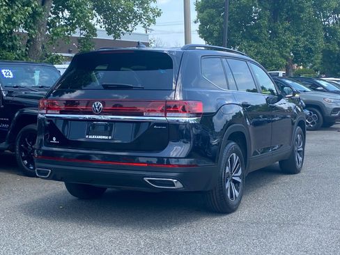 Used 2024 Volkswagen Atlas SE AWD/4WD image 3