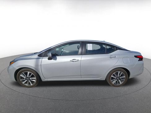 Used 2025 Nissan Versa SV image 5