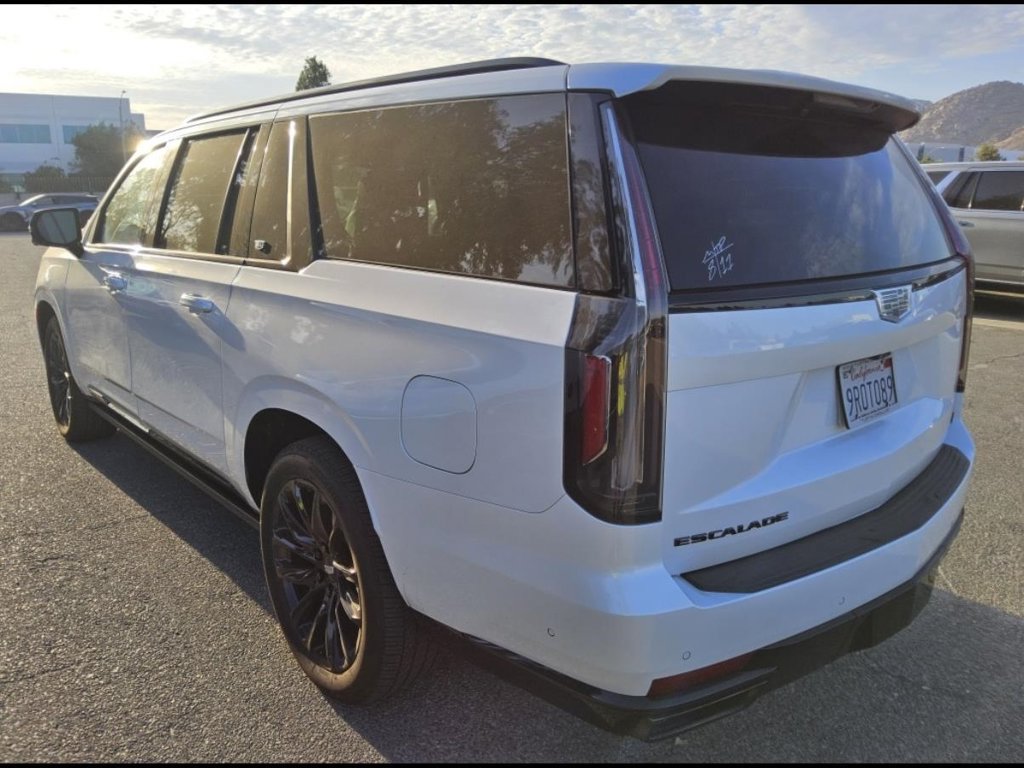 Used 2024 Cadillac Escalade ESV Sport Platinum w/ LPO, ONYX Package AWD/4WD image 7