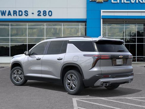 New 2026 Chevrolet Traverse LT w/ Driver Confidence Package FWD image 3