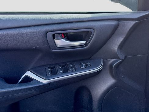 Used 2017 Toyota Camry SE image 14