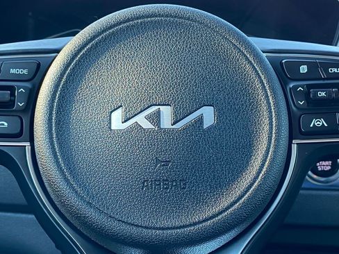 Used 2022 Kia Niro LXS w/ Digital Cluster Package FWD image 18
