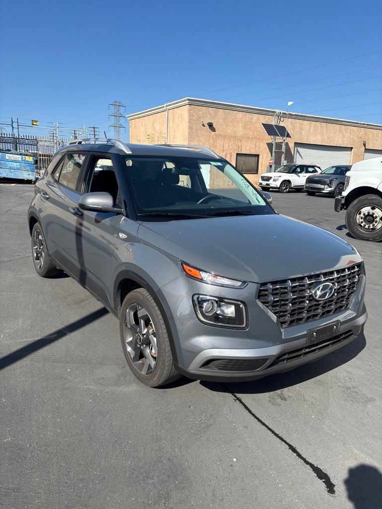 Used 2025 Hyundai Venue SEL FWD image 3