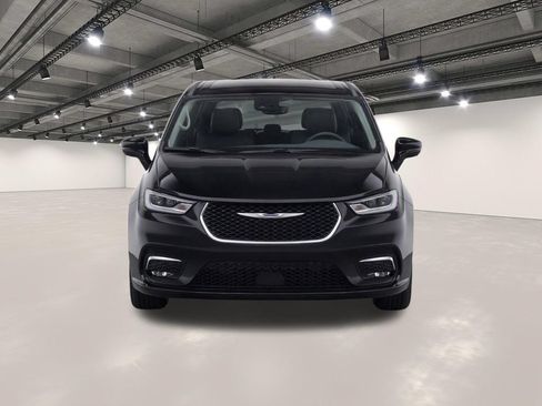 Used 2024 Chrysler Pacifica Touring-L FWD image 5