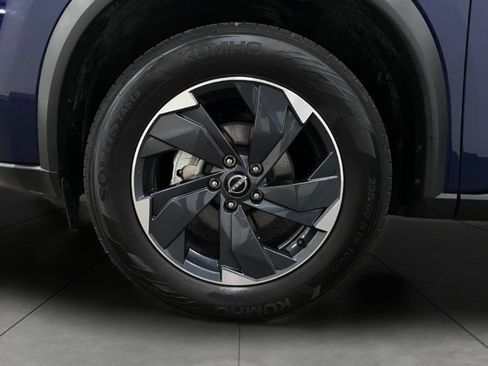 Certified 2025 Nissan Rogue SV image 12