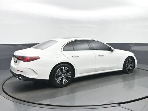 Used 2024 Mercedes-Benz E 350 4MATIC Sedan image 3
