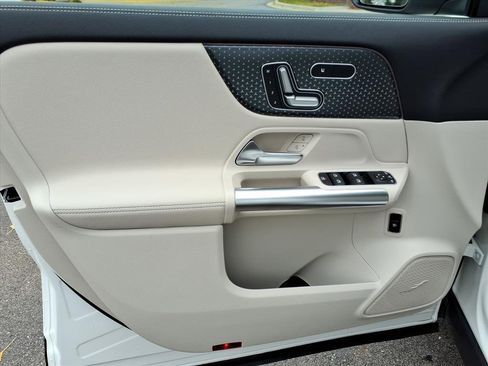 Certified 2025 Mercedes-Benz GLA 250 4MATIC image 16