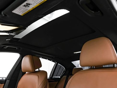 Used 2019 BMW 540i w/ M Sport Package image 31