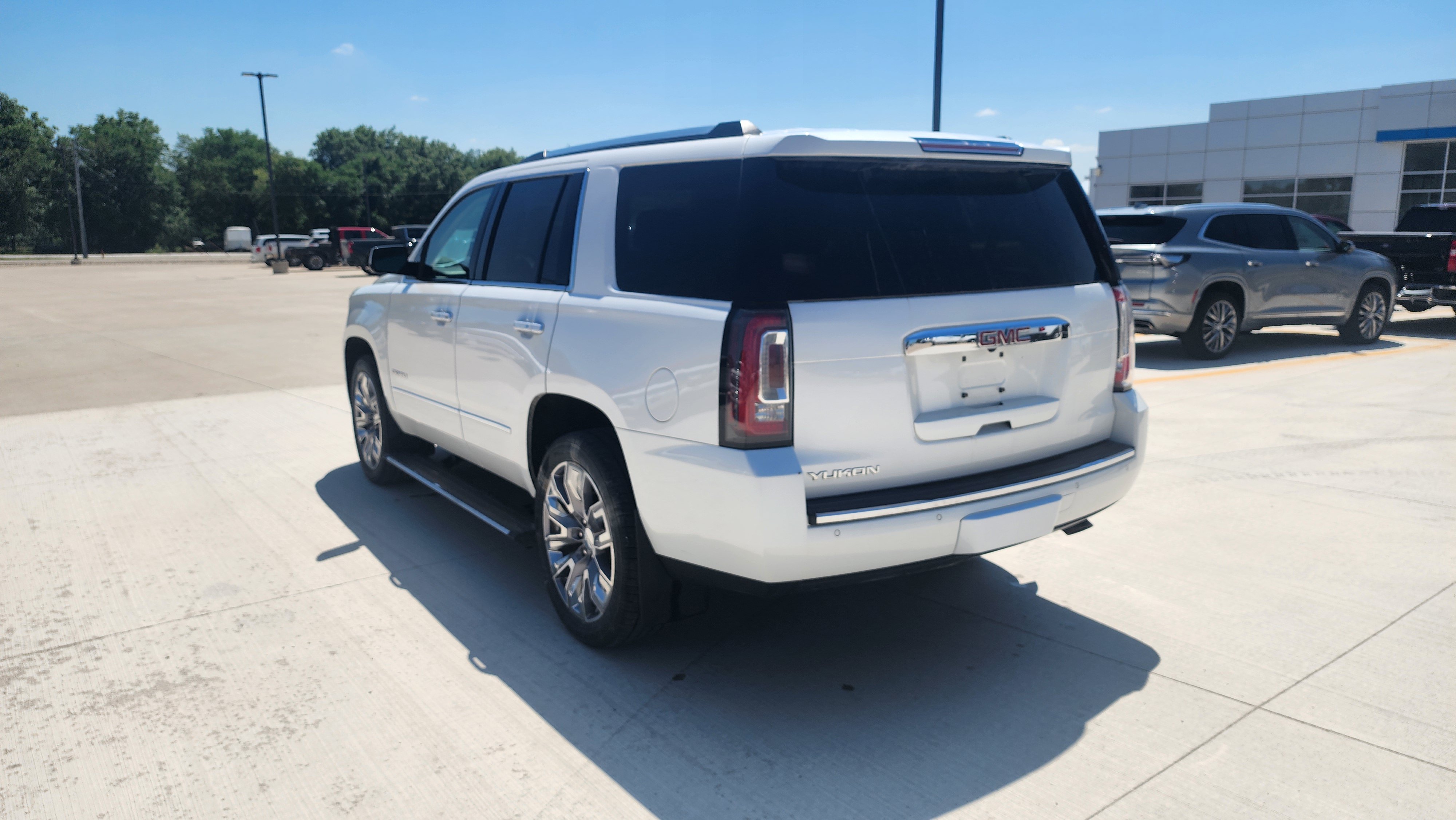Used 2019 GMC Yukon Denali w/ Denali Ultimate Package AWD/4WD image 7