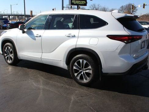 Used 2022 Toyota Highlander XLE image 15
