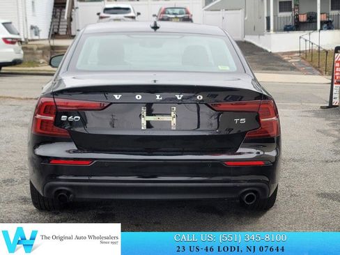 Used 2019 Volvo S60 T5 Momentum w/ Premium Package image 5