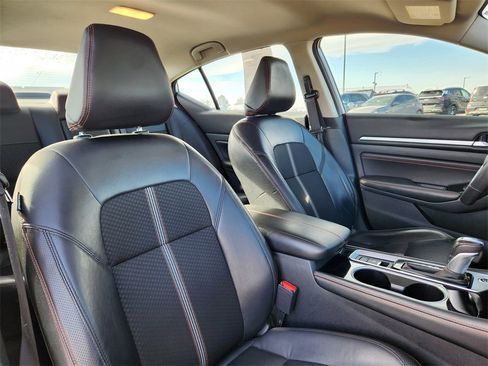 Used 2023 Nissan Altima 2.5 SR image 14