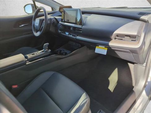 Certified 2025 Toyota Prius XLE image 25