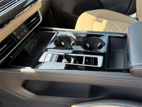 Certified 2025 Volkswagen Atlas Cross Sport SE image 8