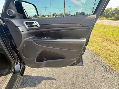 Used 2018 Jeep Grand Cherokee Altitude AWD/4WD image 22