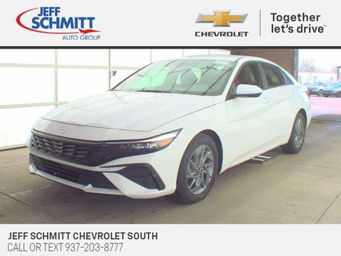 Used 2024 Hyundai Elantra SEL image 1