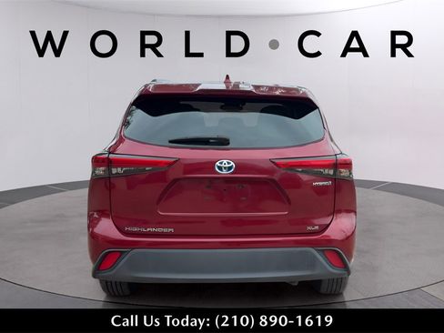 Used 2020 Toyota Highlander XLE image 13