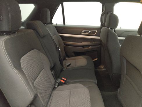 Used 2017 Ford Explorer XLT w/ Equipment Group 201A FWD image 19