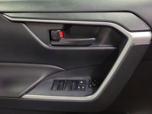 Used 2019 Toyota RAV4 LE w/ Carpet Mat Package AWD/4WD image 19