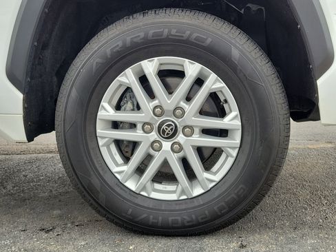 Used 2022 Toyota Tundra SR5 w/ SR5 Convenience Package image 5