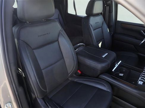 Certified 2025 GMC Yukon Denali image 32