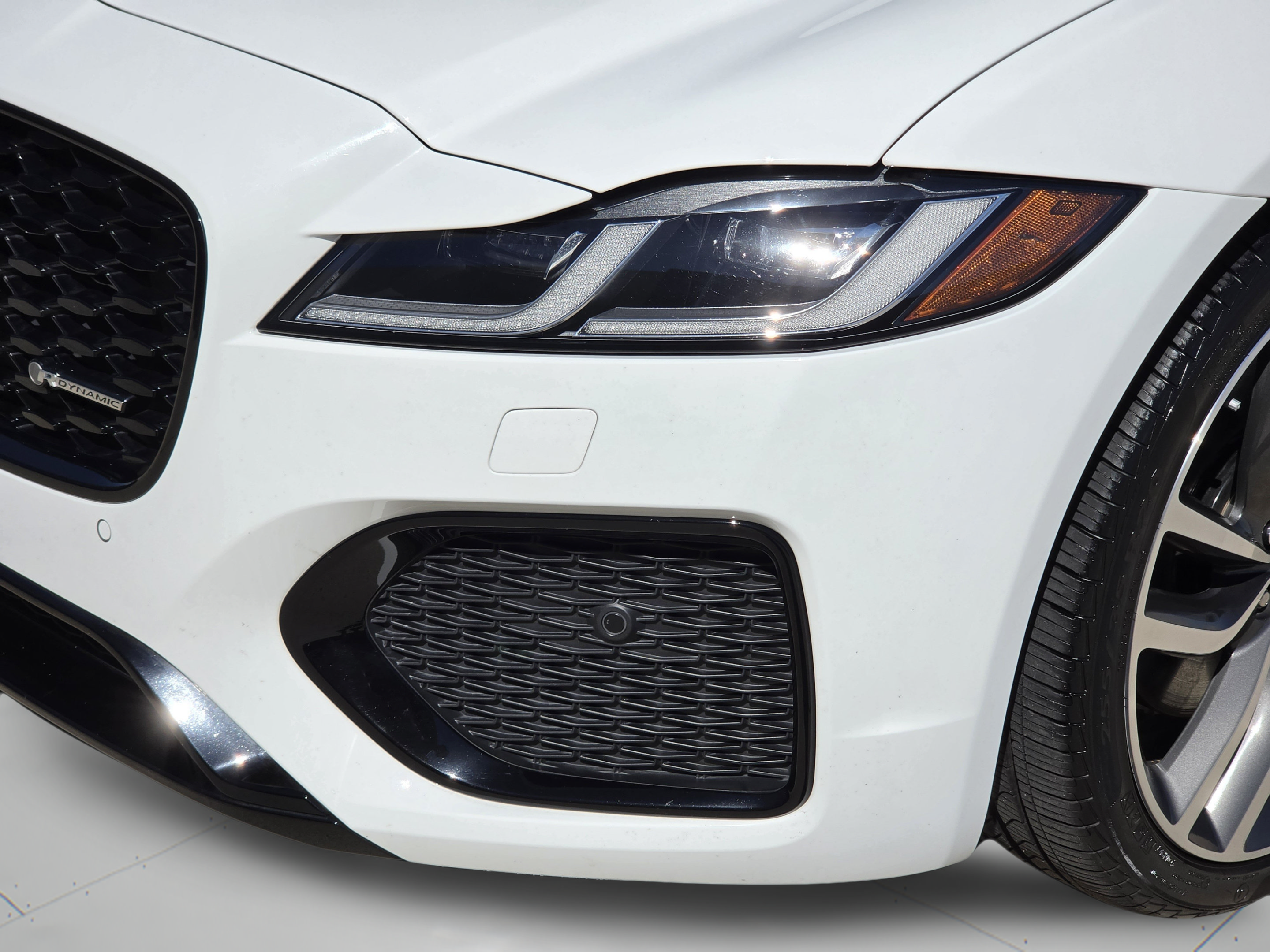 Certified 2024 Jaguar XF R-Dynamic SE AWD/4WD image 32
