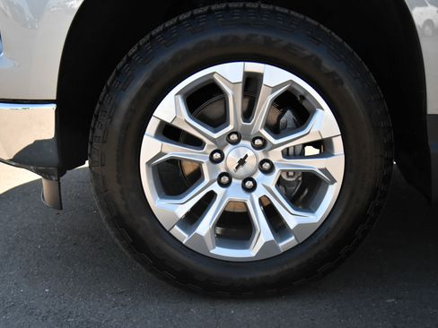 Used 2024 Chevrolet Silverado 1500 LTZ w/ Technology Package image 12