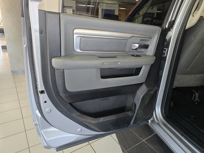 Used 2020 RAM 1500 Classic SLT AWD/4WD image 10