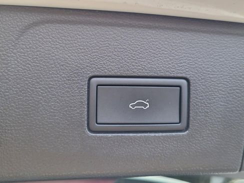 Used 2025 Volkswagen Atlas SE FWD image 5