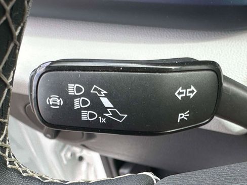 Certified 2022 Volkswagen Taos SE w/ Panoramic Sunroof Package image 22