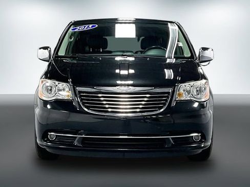 Used 2015 Chrysler Town & Country Touring-L w/ Driver Convenience Group FWD image 2