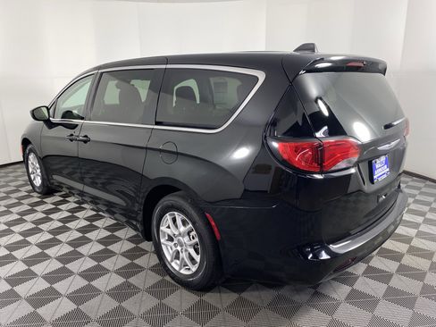 Used 2024 Chrysler Voyager LX image 9