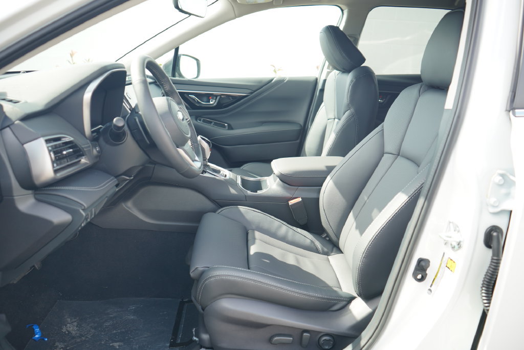 Used 2025 Subaru Outback Limited AWD/4WD image 6