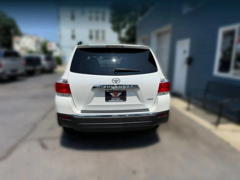 Used 2013 Toyota Highlander Plus AWD/4WD image 6