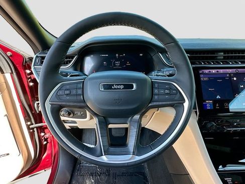 Used 2025 Jeep Grand Cherokee Limited w/ MOPAR Finishing Package image 11