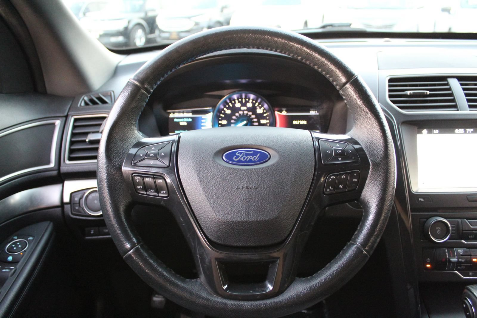 Used 2018 Ford Explorer XLT w/ Equipment Group 202A FWD image 18
