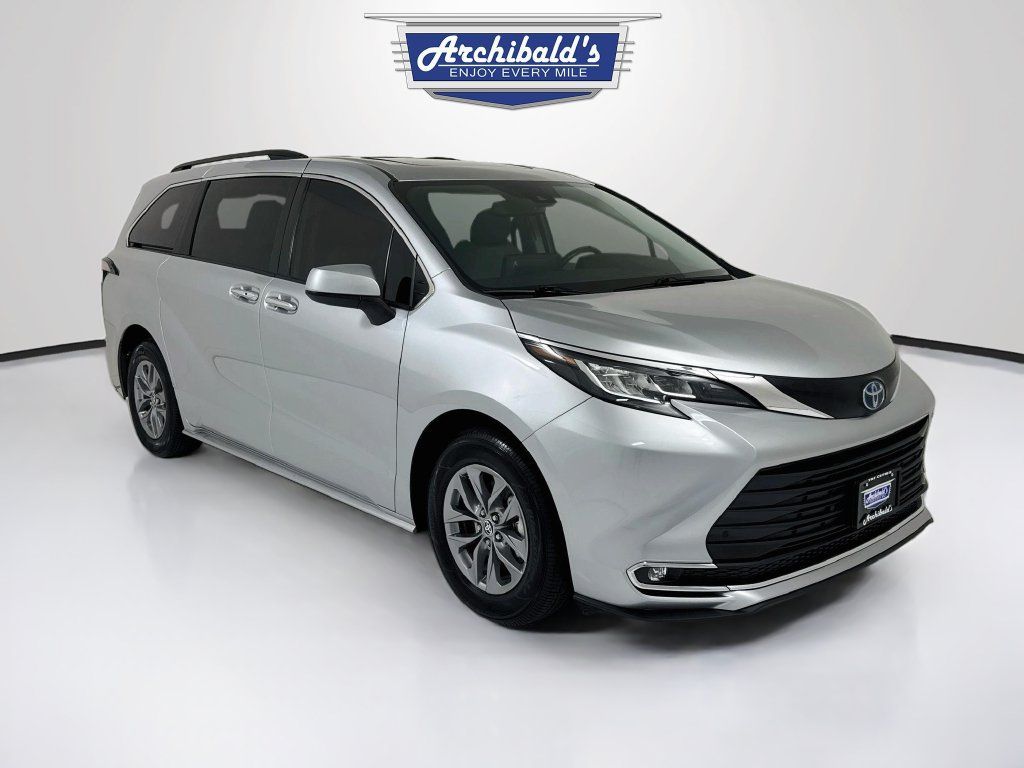 Used 2022 Toyota Sienna XLE FWD 360° Tour