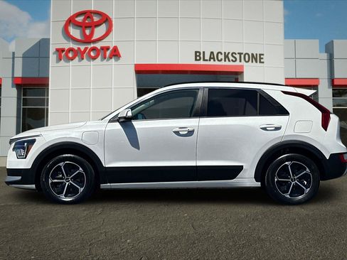 Used 2023 Kia Niro EX w/ EX Cold Weather Package FWD image 6