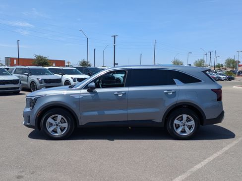Certified 2025 Kia Sorento LX FWD image 2