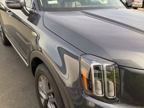 Used 2024 Kia Telluride LX image 4