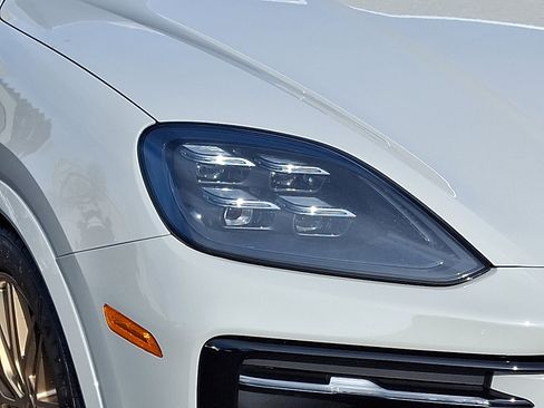 Used 2024 Porsche Cayenne S image 9