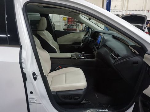 Used 2024 Lexus RX 350 FWD w/ Technology Package image 19