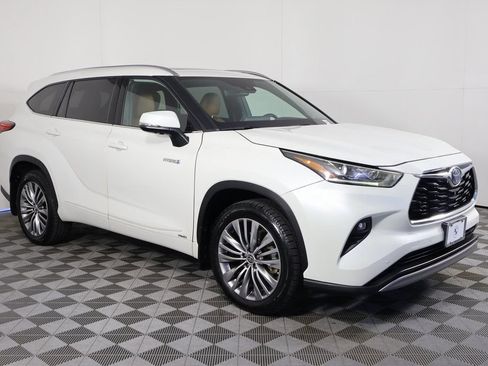 Used 2020 Toyota Highlander Platinum AWD/4WD image 3