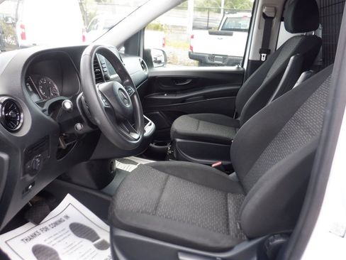 Used 2023 Mercedes-Benz Metris image 10